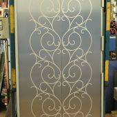 gravure chimique sur porte