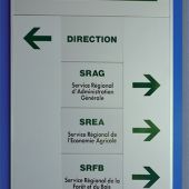 Plaque signalétique modulable en aluminium anodisé, décor transcript adhésif